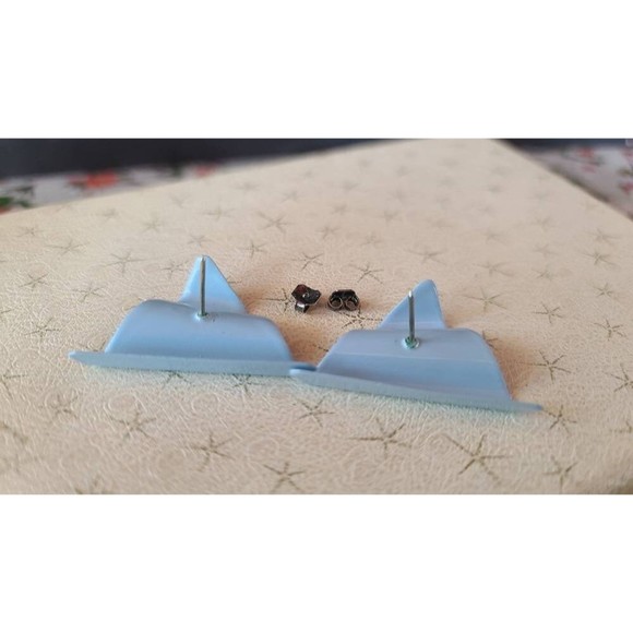1980s Light Blue Wavy Triangular Earrings - Picture 8 of 10